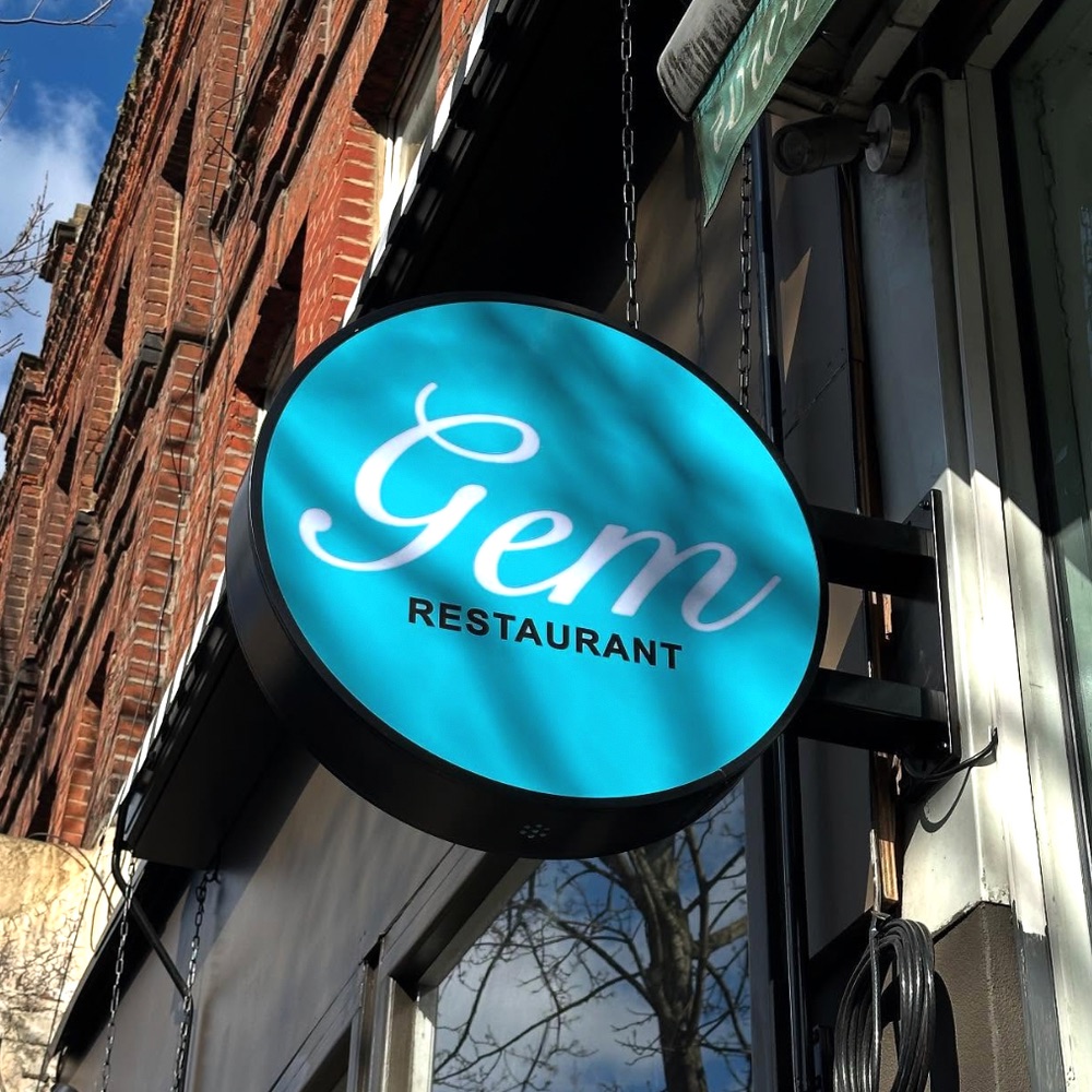Round projecting side sign